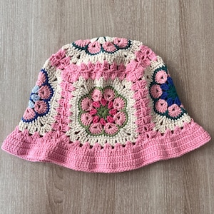 pink crochet bucket hat, pink flower granny square bucket hat, cottagecore hat, boho patchwork hat