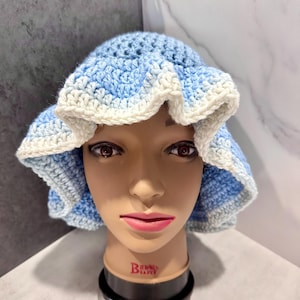 Standard Handmade Crochet Wavy Brim Hat – Light Blue & Cream