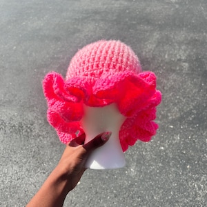 crochet ombré pink ruffle hat